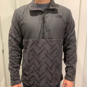 Size L North Face pullover/jacket. GREAT CONDITION